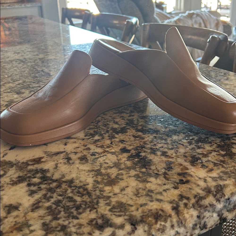 Vince Raquel Mule in Tan Cashew Leather
Worn once for a very short time.